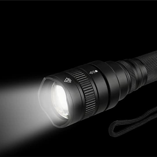 Lampe de poche à LED noire avec zoom 6589 jiqvtl