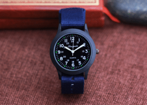 1 Pièce Nouvelle Montre à Quartz Pour Enfants Avec Design De Camion De
