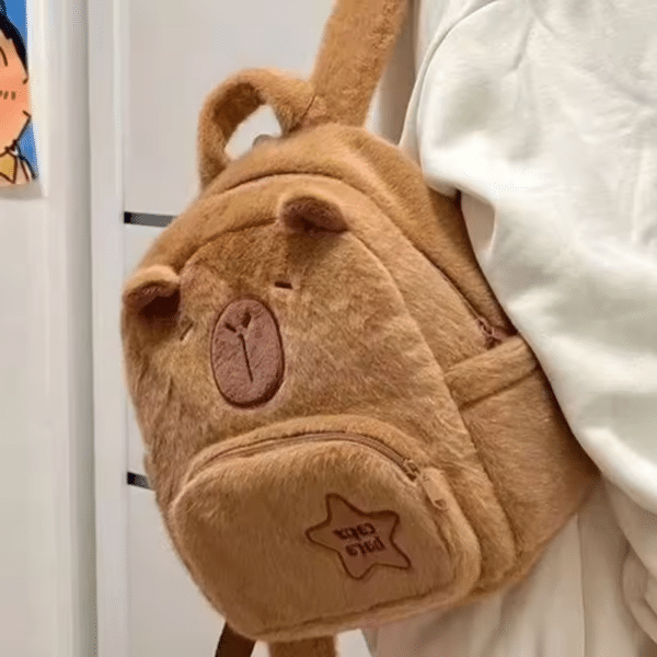 Sac à dos femme Capybara en peluche – Image 4