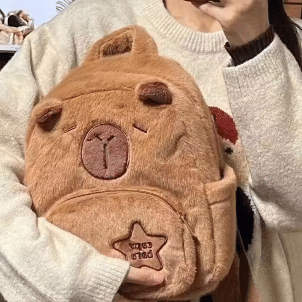 Sac à dos femme Capybara en peluche – Image 2