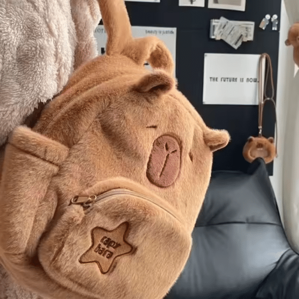 Sac à dos femme Capybara en peluche – Image 5